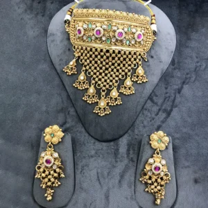 Broad Neck Choker in Gold-Tone