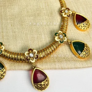 Alternative view of Neena Heritage Kundan Set