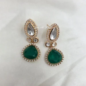 Emerald Kundan Teardrop Necklace Set with Earrings - Image 4