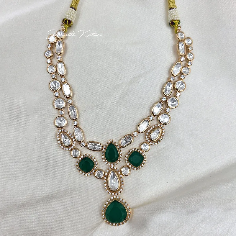 Emerald Kundan Teardrop Necklace Set with Earrings - Image 3