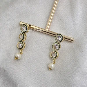 Kundan & Pearls Slim Choker - Image 3