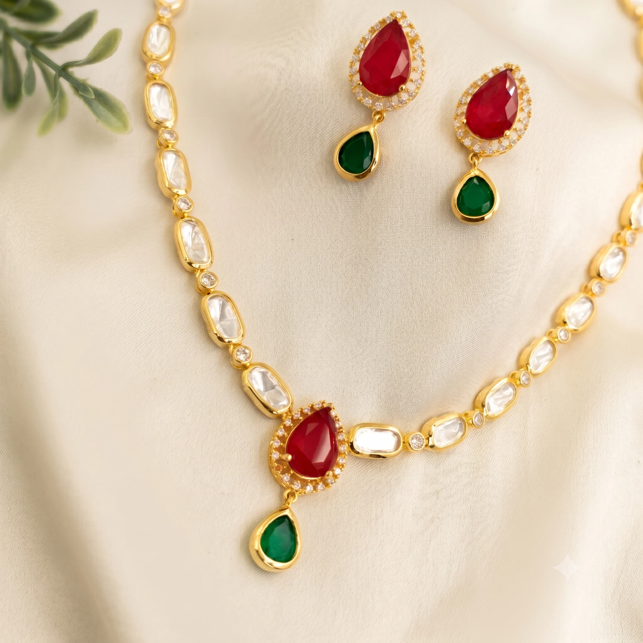 Shop Kundan Pendant Necklace Set