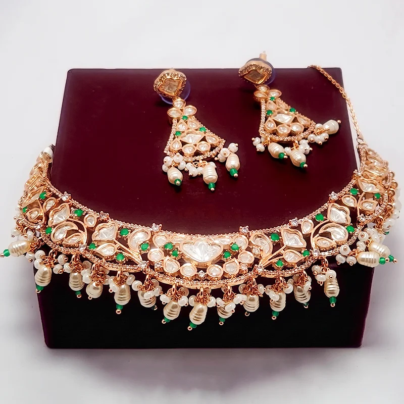 Statement Premium Choker Necklace with Polkis, Green - Image 2