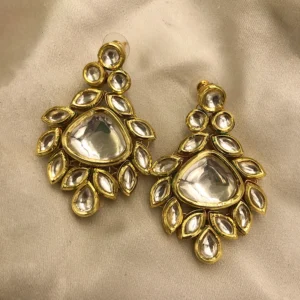 Antique Gold Kundan Necklace Set with Statement Earrings - Image 3