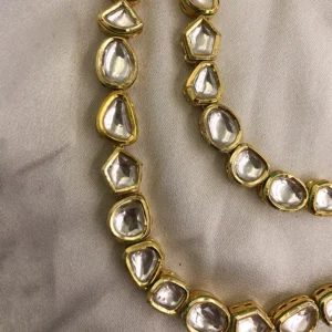 Antique Gold Kundan Layered Necklace Set with Maang Tikka - Image 2