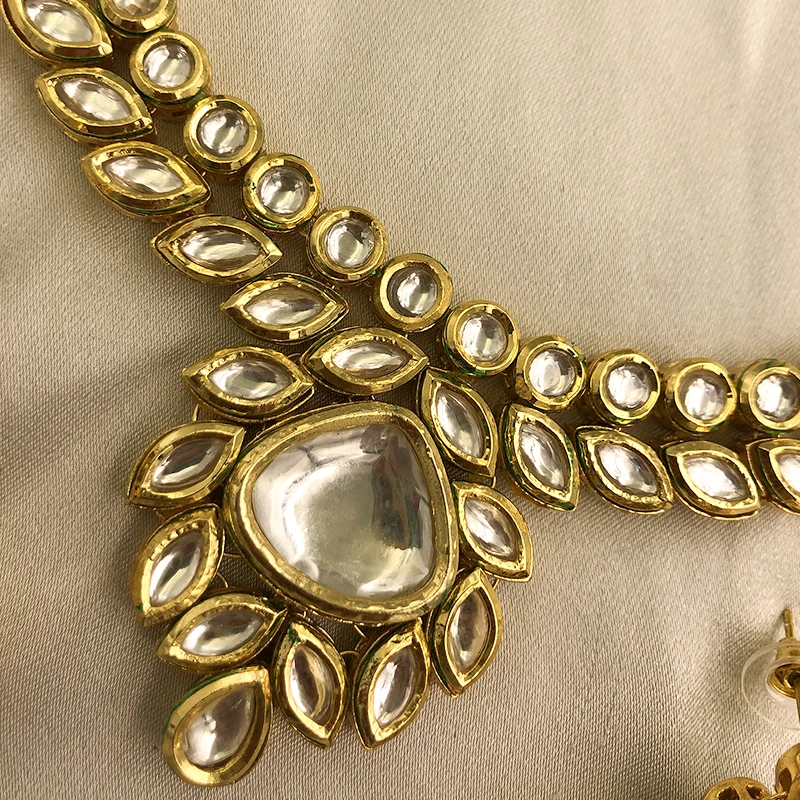 Antique Gold Kundan Necklace Set with Statement Earrings - Image 2