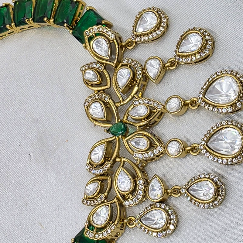 Antique Kundan Necklace Set with Green Stones and Earrings - Image 3