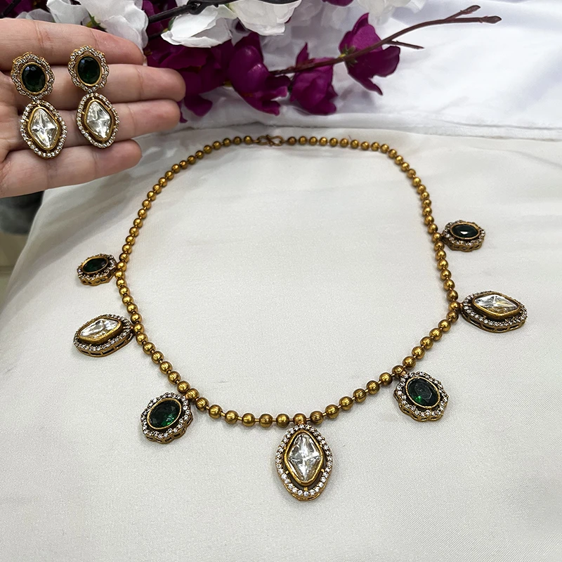 Emerald Kundan Beaded Necklace Set with Earrings - Image 3