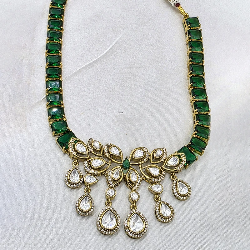 Antique Kundan Necklace Set with Green Stones and Earrings - Image 2