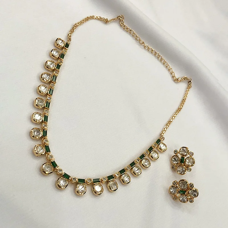 Light Kundan Choker with Earrings