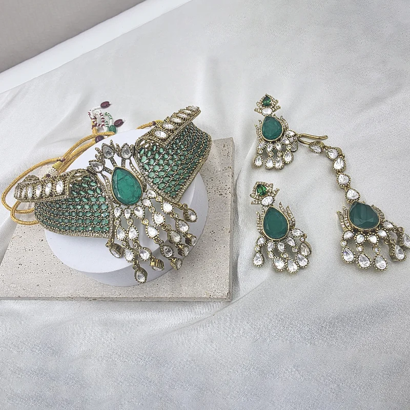 Statement Choker in Emerald with Earrings & Maang Tikka - Image 3